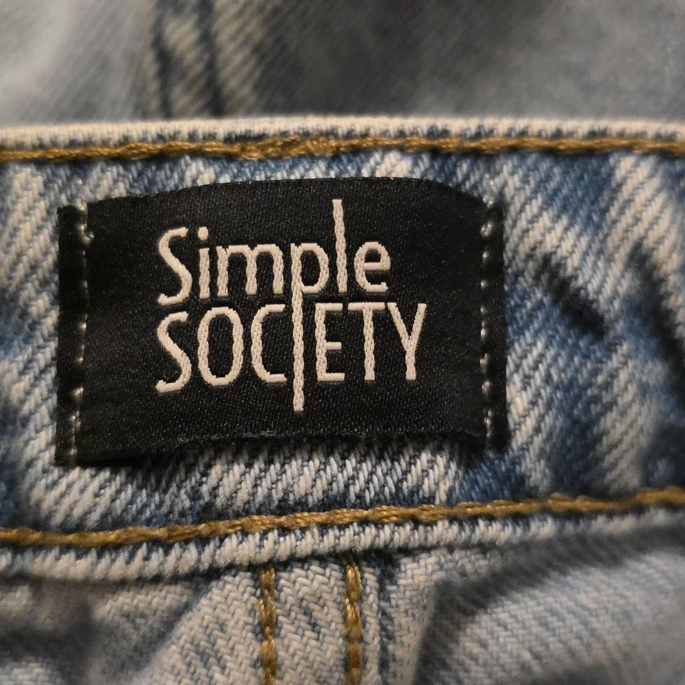 Simple Society Button Fly Distressed Jeans Womens- size 11/30- NWOT